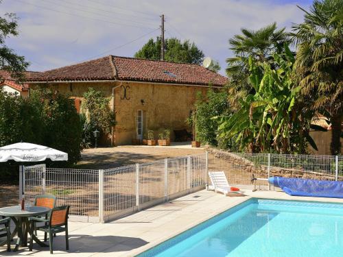 Traditional villa in Lias D armagnac with pool : Villas proche de Laujuzan