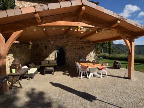 Stunning detached holiday home with heatable pool : Maisons de vacances proche d'Aizac