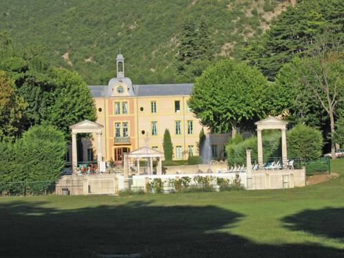 Two Studios with pool in garden Park nearby spas and views at the Mont Ventoux : Appartements proche de Les Omergues