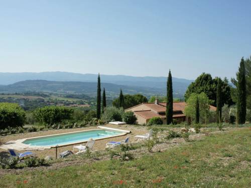 Lovely Holiday Home in Saint Saturnin l s Apt with Pool : Maisons de vacances proche de Lagarde-d'Apt