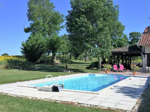 Lovely holiday home in Monfort with private pool : Maisons de vacances proche de Saint-Germier