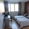 Hotels Hotel La Longue Vue : photos des chambres