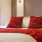 Hotels Hotel De La Cloche : photos des chambres