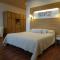 Hotels HOTEL LA GUIMBARDE : photos des chambres