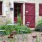 Maisons de vacances Cozy Holiday Home in Brion with Swimming Pool : photos des chambres