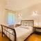Hotels AUBERGE DE LA MORENO : photos des chambres