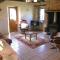 Maisons de vacances Nice home in Saint Martin Le Mault with 1 Bedrooms and WiFi : photos des chambres