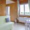 Maisons de vacances Nice home in La Chapelle En Juger with 1 Bedrooms and WiFi : photos des chambres