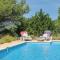 Maisons de vacances Beautiful Home In Pierrerue With Wifi, Private Swimming Pool And Outdoor Swimming Pool : photos des chambres