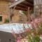 Maisons de vacances Rustic Holiday Home in Loubejac with Jacuzzi : photos des chambres