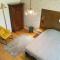 B&B / Chambres d'hotes La Belle Jaune- bed and breakfast : photos des chambres