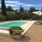 Maisons de vacances Location gite en duplex (2-4 p.) avec jardin et piscine a Pelissanne (Salon-de-Provence) : photos des chambres