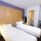 Hotels Kyriad Direct Poitiers - Gare du Futuroscope : photos des chambres
