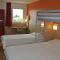 Hotels Premiere Classe Saint Etienne - Aeroport Boutheon : photos des chambres