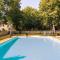 Maisons de vacances Romantic stay in a medieval castle with pool and restaurant among others : photos des chambres