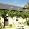 Maisons de vacances Cosy holiday home with terrace and garden near Quimperl : photos des chambres