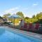 Maisons de vacances Authentic renovated country house with private heated pool : photos des chambres