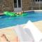 Maisons de vacances Maison de 2 chambres avec piscine partagee jardin amenage et wifi a Saint Vincent la Chatre : photos des chambres