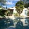 Maisons de vacances Hilltop holiday home in Les Salelles with pool : photos des chambres