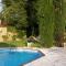 Maisons de vacances Magnificent Holiday Home with Swimming Pool in Opp de : photos des chambres