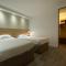 Hotels Kyriad Fontenay - Tresigny : photos des chambres