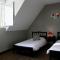 Hotels LA GRANDE BRUYERE : photos des chambres