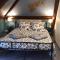 B&B / Chambres d'hotes LE CHALET SUISS - Chambre Santorin : photos des chambres