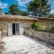 Maisons de vacances Stunning panoramic views and heated pool in Roussillon : photos des chambres