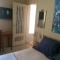 Sejours chez l'habitant CHAMBRE dans Villa charmante : photos des chambres