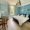 B&B / Chambres d'hotes La Maison Bleue « La Charade » : photos des chambres