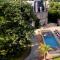 Maisons de vacances Maison d'une chambre avec piscine partagee jacuzzi et jardin clos a La Gaubretiere : photos des chambres