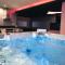 B&B / Chambres d'hotes Love night Marseille jacuzzi : photos des chambres