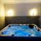 Appartements GALAXY SPA - Suite Neptune avec Jacuzzi et Sauna Privatif : photos des chambres