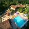Villas Luxury family villa in the heart of Gascony. Large pool & gorgeous view : photos des chambres