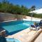 Maisons de vacances Maison de 3 chambres avec piscine partagee jardin clos et wifi a Mons : photos des chambres