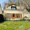 Maisons de vacances Beautiful house with a garden on a hill near Amboise : photos des chambres