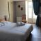 Hotels Logis Le Relais de Thezillieu : photos des chambres
