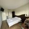 Hotels Contact Hotel Fontenay le Comte : photos des chambres