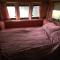 Maisons de vacances Lovely 4 berth Caravan in DOMFRONT EN POIRAIE : photos des chambres