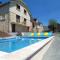 Villas Villa de 5 chambres avec piscine privee sauna et jardin clos a Vars sur Roseix : photos des chambres