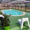 Maisons de vacances Bungalow de 2 chambres avec piscine partagee terrasse amenagee et wifi a Mejannes le Clap : photos des chambres