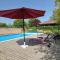 Maisons de vacances 4 bedroom holiday home with private pool and garden : photos des chambres