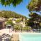 Maisons de vacances Maison de 4 chambres avec vue sur la ville piscine privee et jardin clos a Auriol : photos des chambres