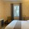 Hotels AUBERGE DU PORCHE : photos des chambres