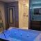 Love hotels Chambre privative avec baignoire balneo : photos des chambres
