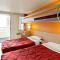 Hotels Premiere Classe Versailles - Saint Cyr L'ecole : photos des chambres