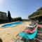 Maisons de vacances Propriete de 2 chambres avec piscine partagee et jardin clos a Orgnac l'Aventr : photos des chambres