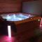 Maisons de vacances Loft privatise avec spa XXL et piscine chauffee ! : photos des chambres