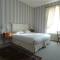 Hotels Logis Hotel La Tonnellerie : photos des chambres