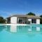 Maisons de vacances Superbe Villa avec piscine Celmax : photos des chambres
